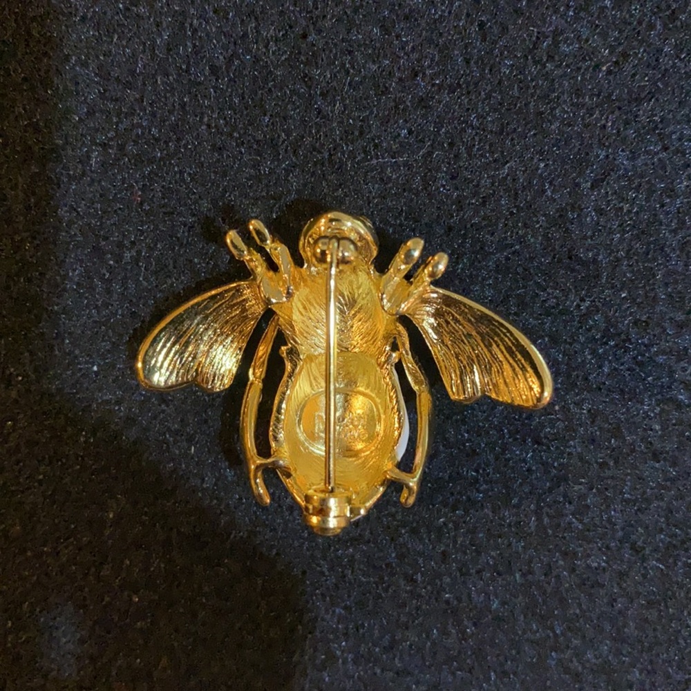 Joan Rivers Heart Bee Pin - Picture 3 of 5